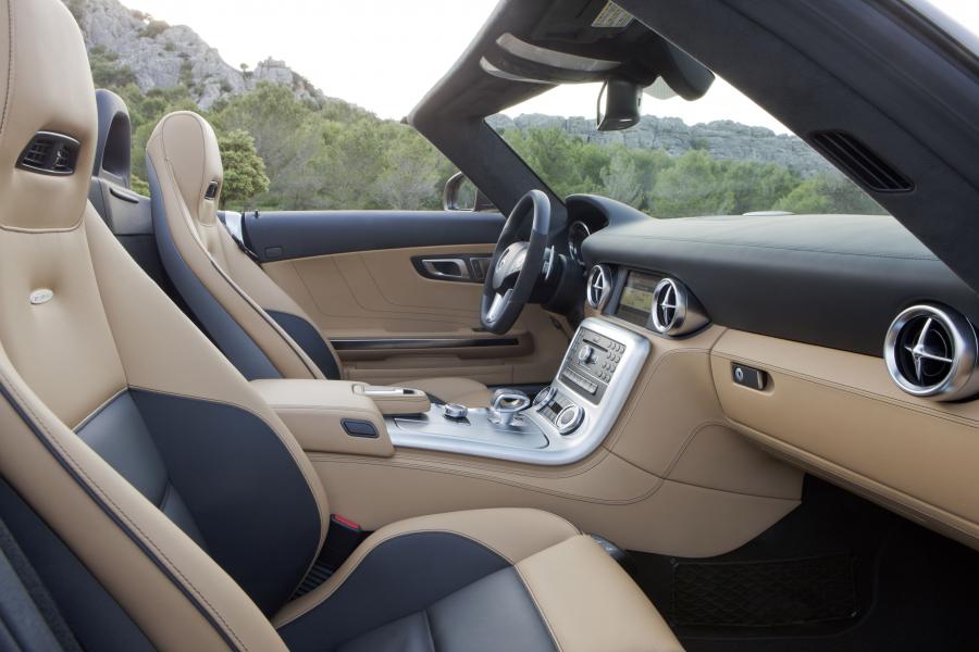  Mercedes-Benz SLS AMG Roadster 2011 года  (фото 46 из 183)
